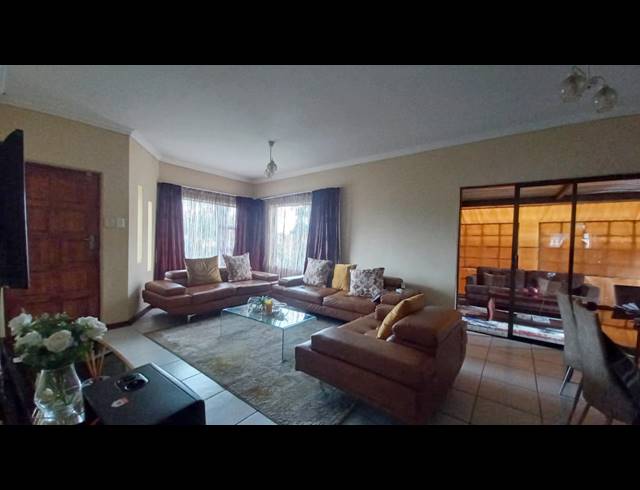 4 BEDROOM HOUSE TO LET IN MANDELA VIEW